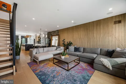 $1,099,000 | 175 West Oxford Street, Unit C1, Philadelphia, PA 19122