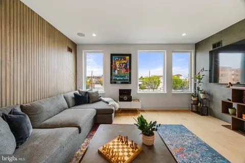 $1,099,000 | 175 West Oxford Street, Unit C1, Philadelphia, PA 19122