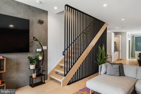 $1,099,000 | 175 West Oxford Street, Unit C1, Philadelphia, PA 19122