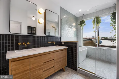 $1,099,000 | 175 West Oxford Street, Unit C1, Philadelphia, PA 19122