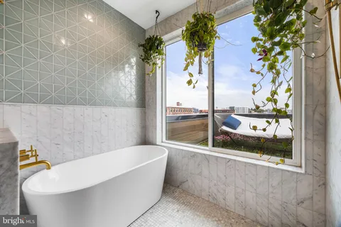 $1,099,000 | 175 West Oxford Street, Unit C1, Philadelphia, PA 19122