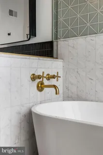 $1,099,000 | 175 West Oxford Street, Unit C1, Philadelphia, PA 19122