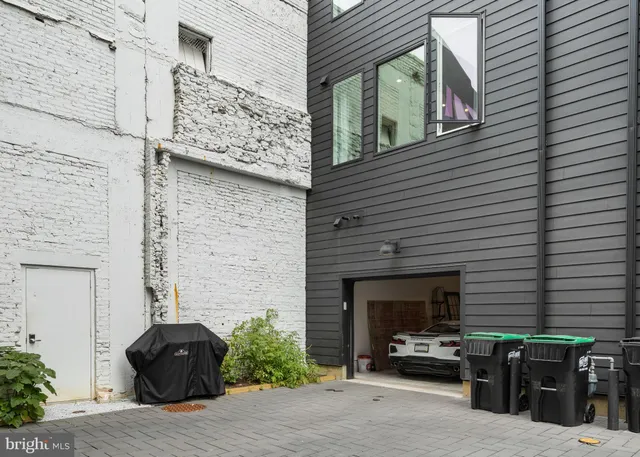 $1,099,000 | 175 West Oxford Street, Unit C1, Philadelphia, PA 19122