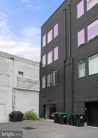 $1,099,000 | 175 West Oxford Street, Unit C1, Philadelphia, PA 19122