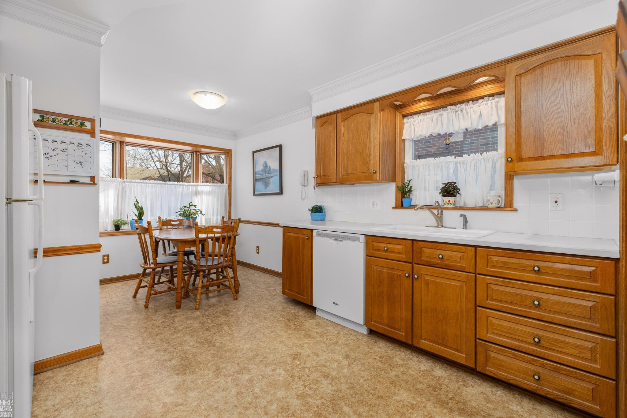 2057 Hawthorne Road Grosse Pointe, MI 48236 - Photo 11 of 43 50171177-e44a206a-5c5b-466c-8cc3-4a73c2dd7b0c.JPG