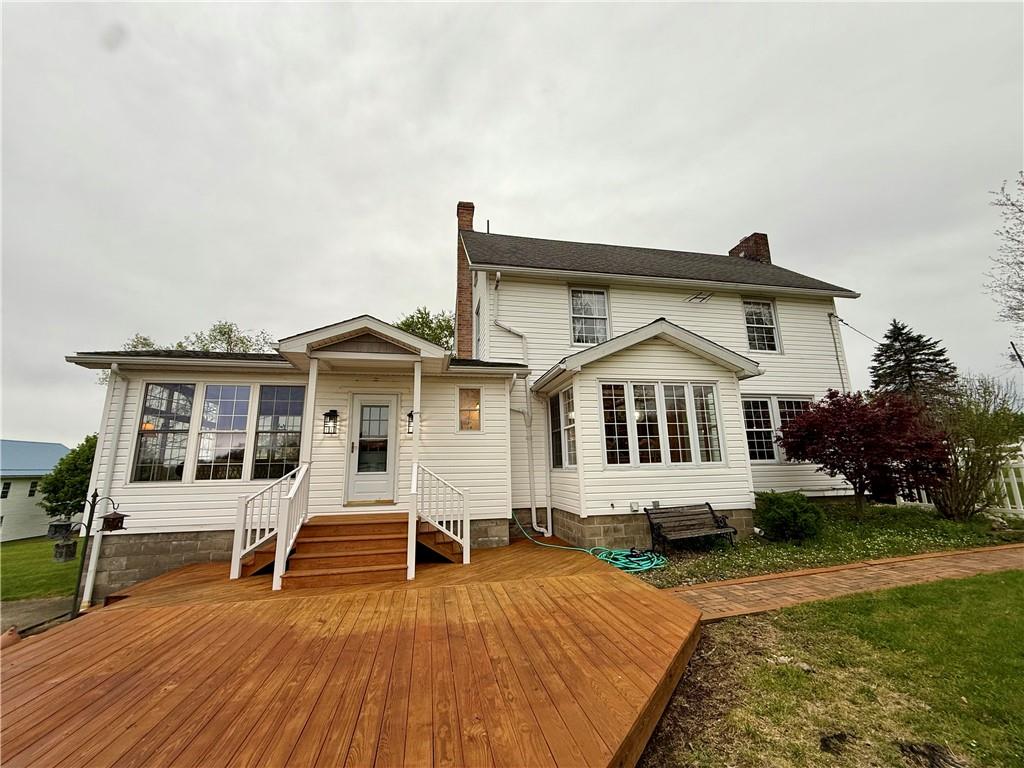 172 Valley Road Cranberry, PA 16319 - Photo 6 of 50 a front view of a house with porch