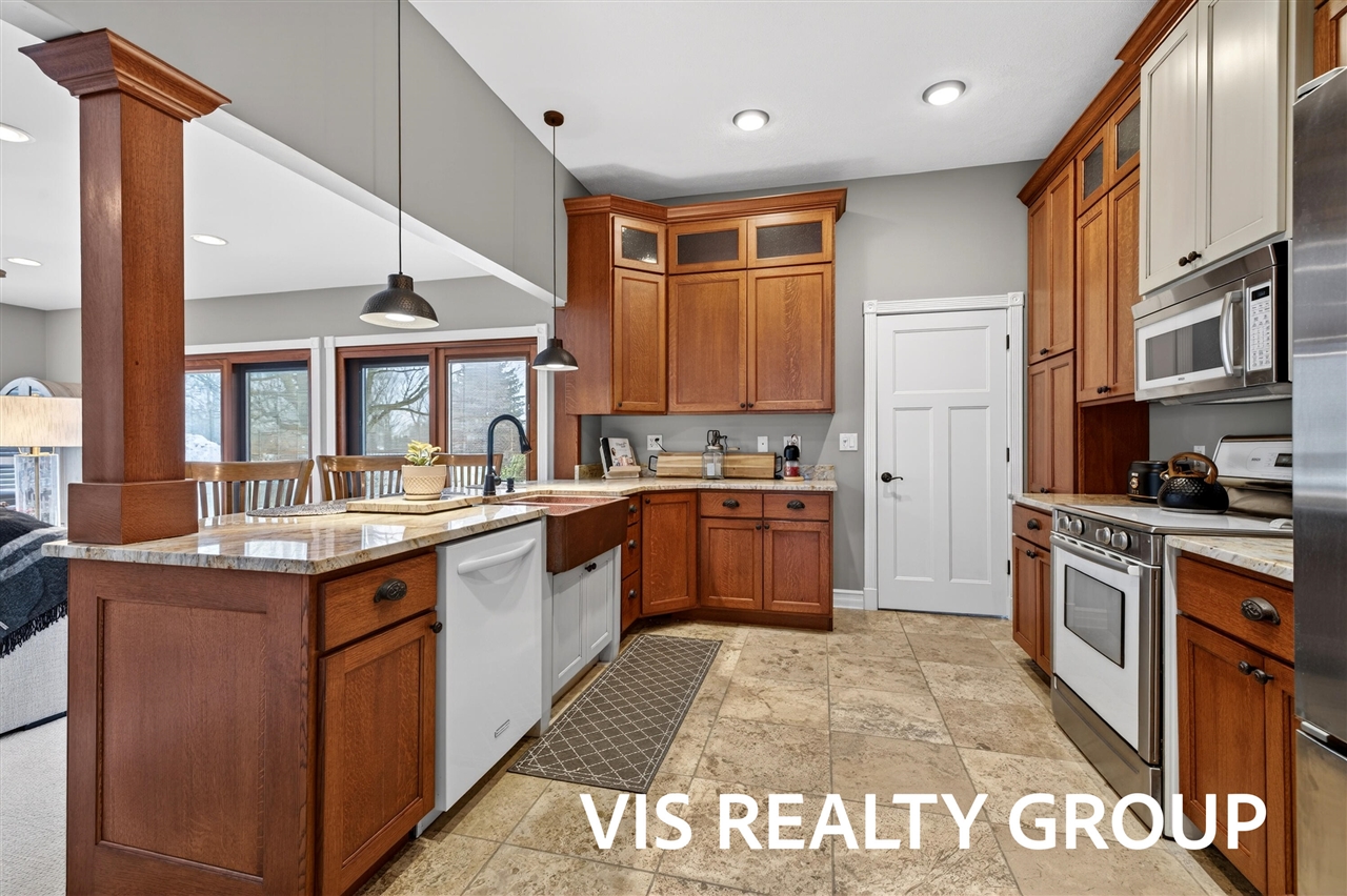 223 East Savidge Street Spring Lake, MI 49456 - Photo 10 of 72