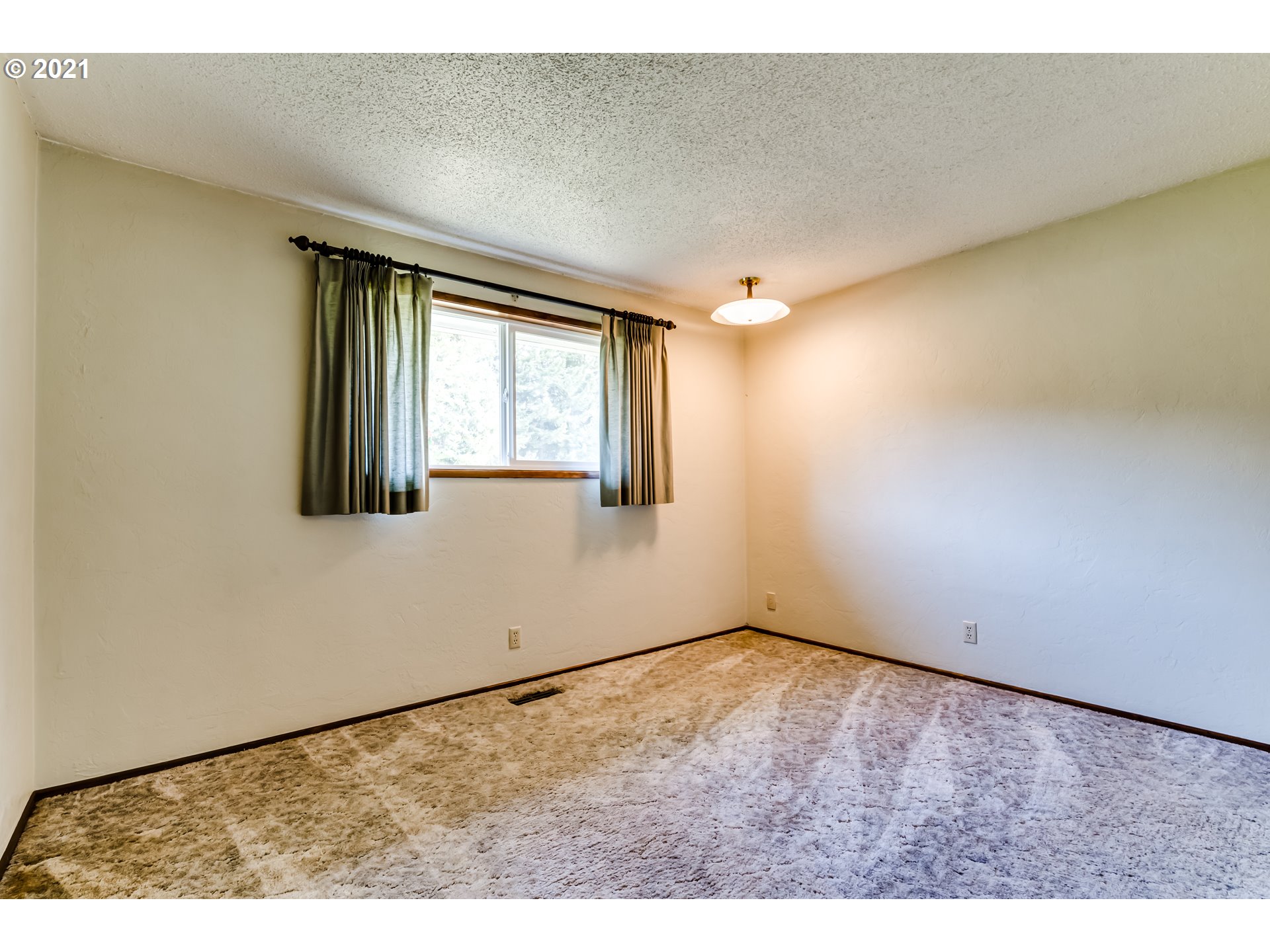 37771 Camp Creek Road Springfield, OR 97478 - Photo 15 of 30 a view of an empty room and window