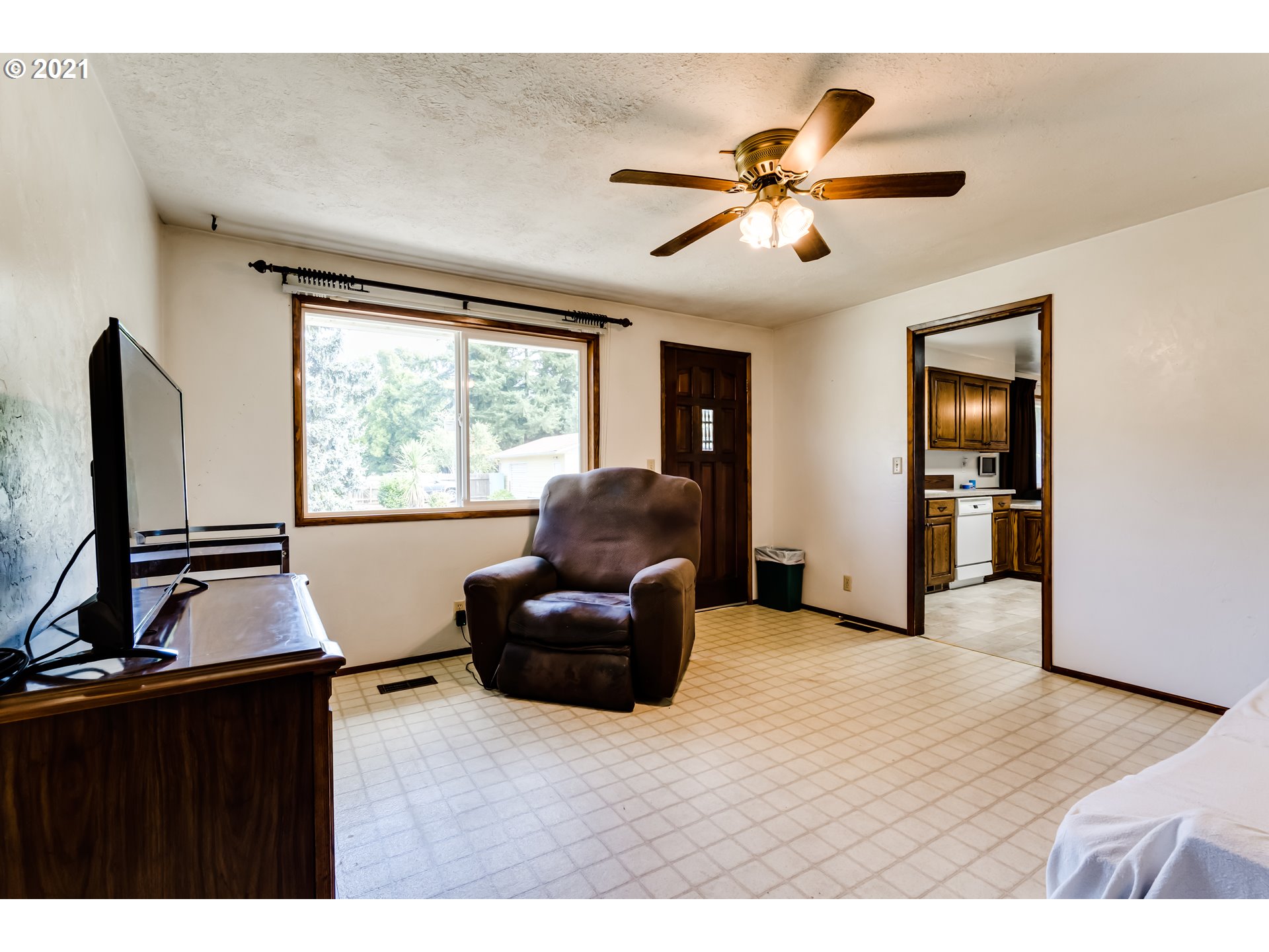 37771 Camp Creek Road Springfield, OR 97478 - Photo 18 of 30 a living room with furniture and a window