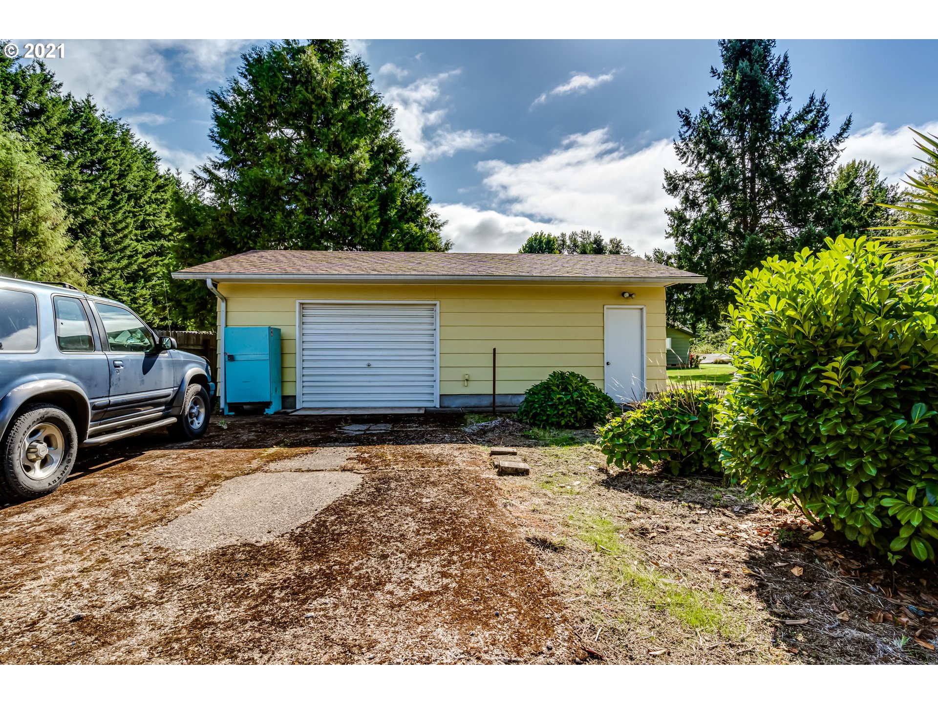 37771 Camp Creek Road Springfield, OR 97478 - Photo 24 of 30 a view of a house with a patio