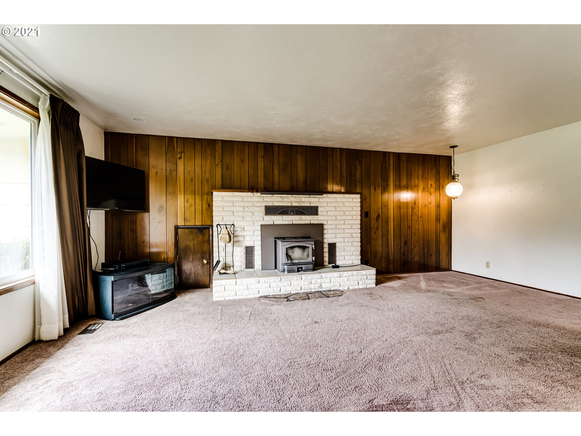 37771 Camp Creek Road Springfield, OR 97478 - Photo 4 of 30 a view of an empty room with a fireplace