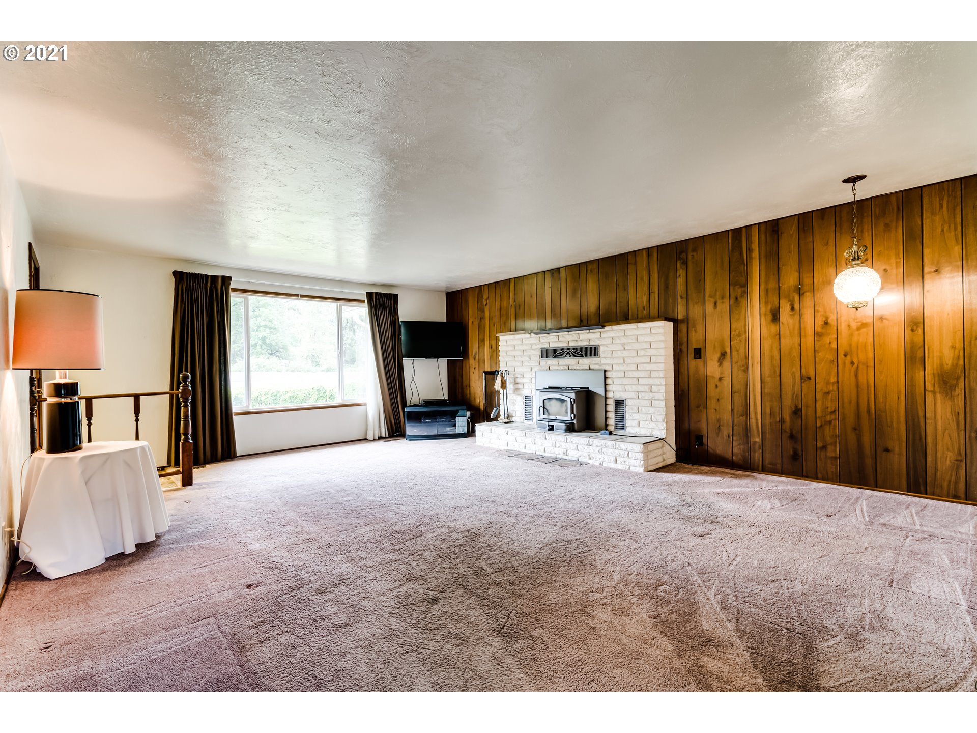 37771 Camp Creek Road Springfield, OR 97478 - Photo 5 of 30 a view of empty room with a fireplace
