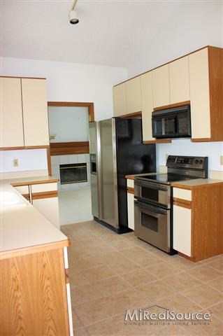 1139 Bluebird Drive Rochester, MI 48307 - Photo 9 of 17 31151660-8.JPG
