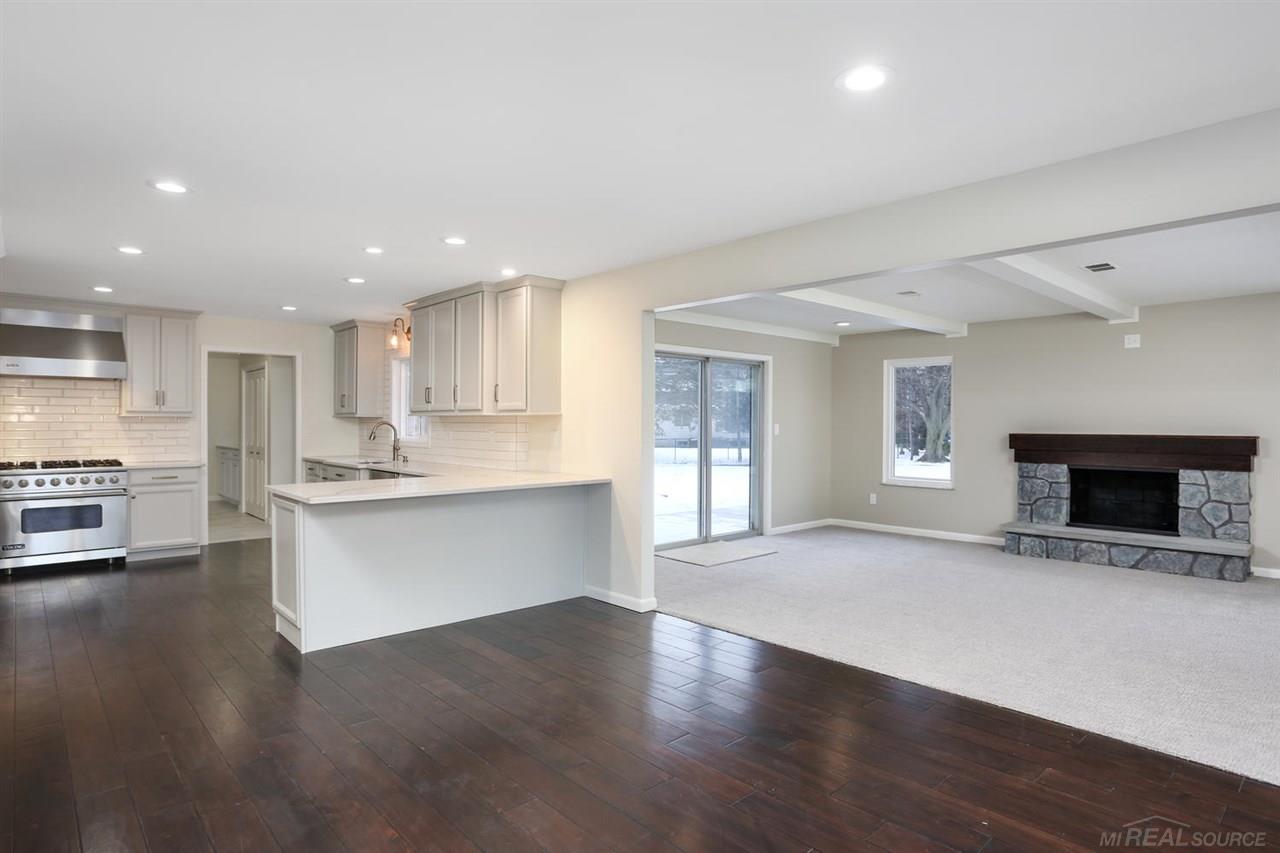 925 Ballantyne Road Grosse Pointe, MI 48236 - Photo 10 of 32 31372596-9.JPG