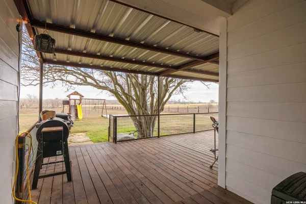 $425,000 | 9389 N Highway, Leesville, TX 78122