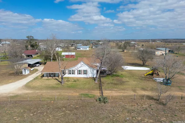 $425,000 | 9389 N Highway, Leesville, TX 78122