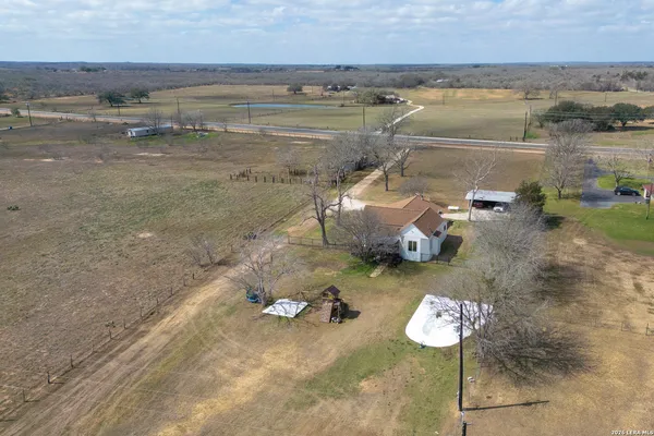 $425,000 | 9389 N Highway, Leesville, TX 78122