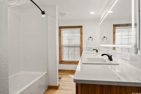 $425,000 | 9389 N Highway, Leesville, TX 78122