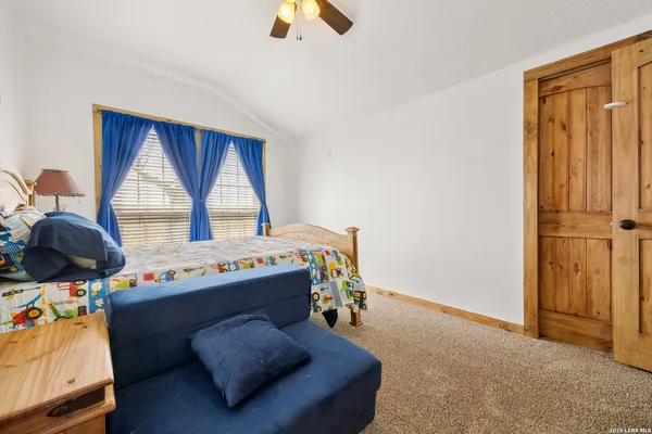 $425,000 | 9389 N Highway, Leesville, TX 78122