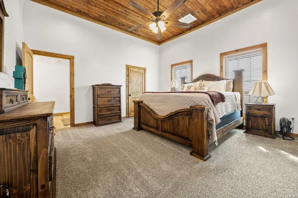 $425,000 | 9389 N Highway, Leesville, TX 78122