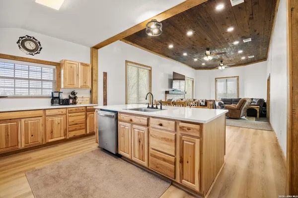 $425,000 | 9389 N Highway, Leesville, TX 78122