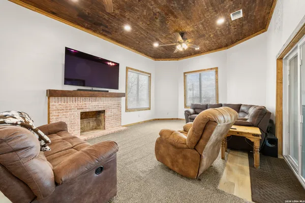 $425,000 | 9389 N Highway, Leesville, TX 78122