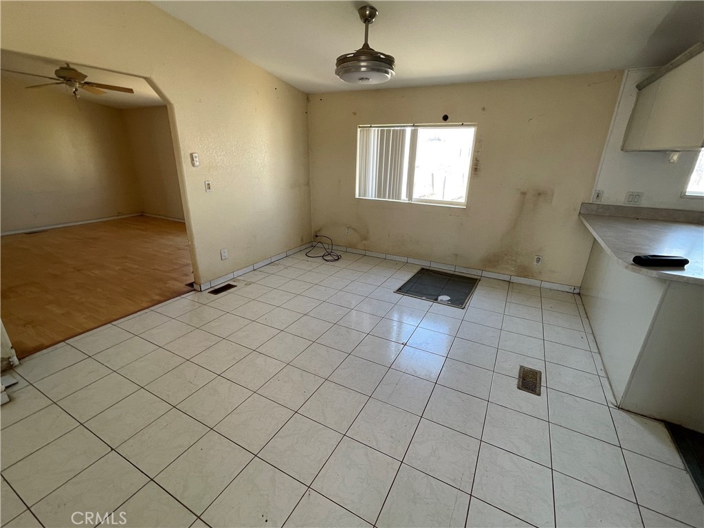 18600 Chippewa Road Lake Elsinore, CA 92532 - Photo 17 of 18 a view of an empty room and window