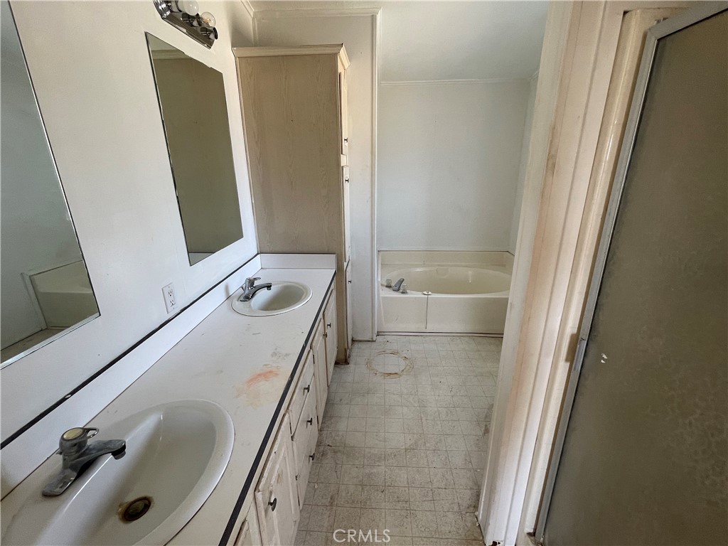 18600 Chippewa Road Lake Elsinore, CA 92532 - Photo 9 of 18 a bathroom with a tub sink and mirror