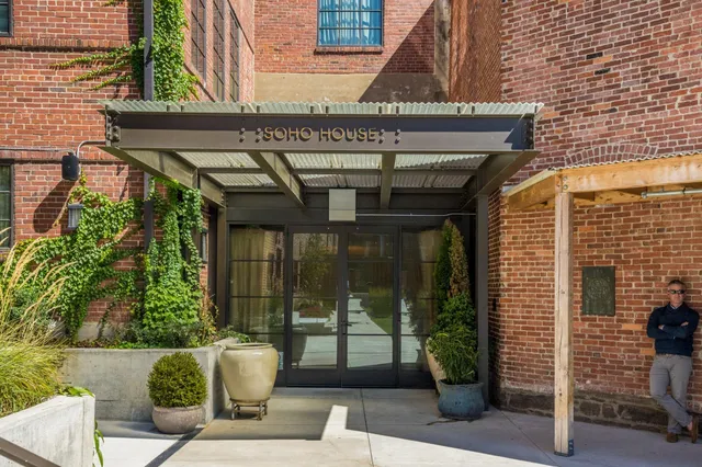 a view of a entryway door of the house