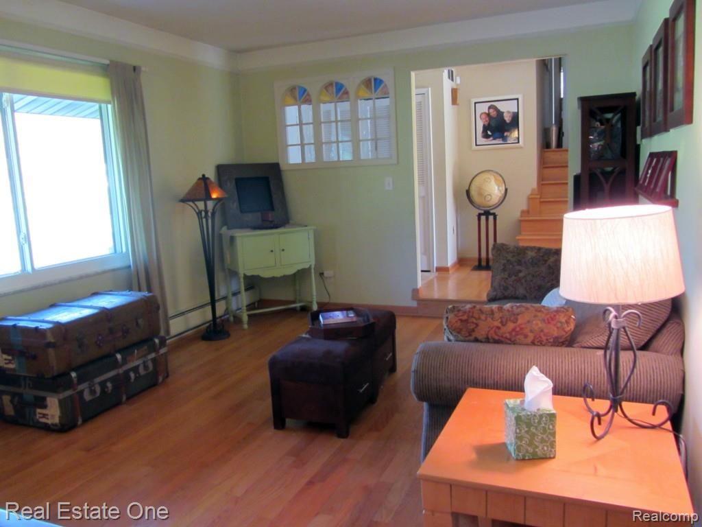 3821 Stonecrest Road West Bloomfield, MI 48322 - Photo 8 of 37 livingroom_edited-1.jpg