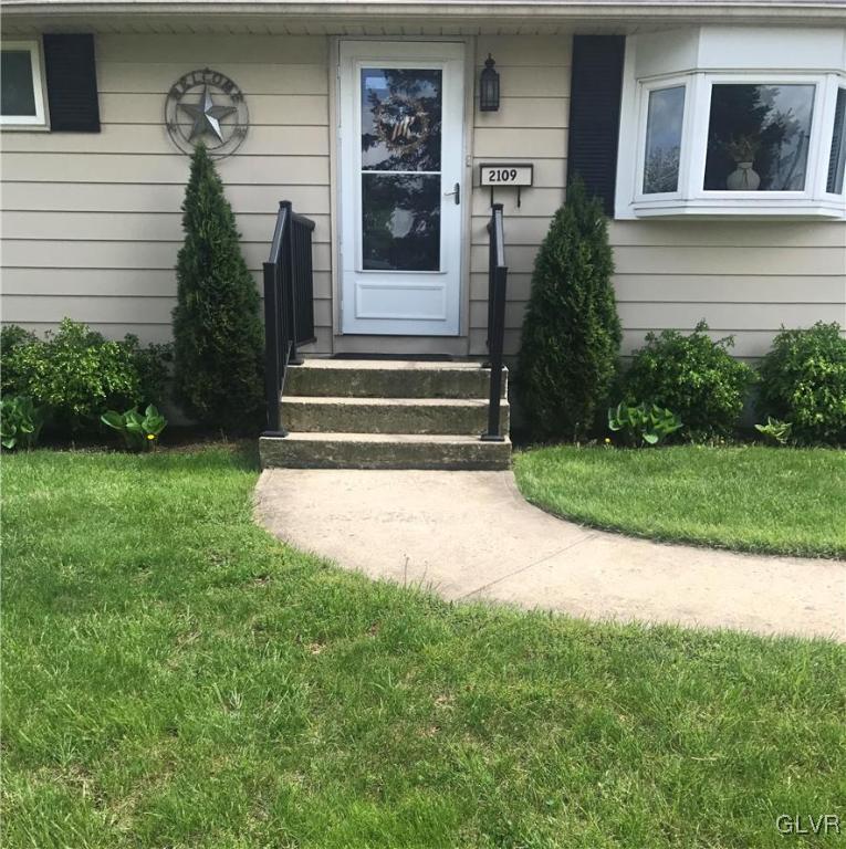 2109 Aster Road Bethlehem, PA 18018 - Photo 2 of 23 Gallery Image 2