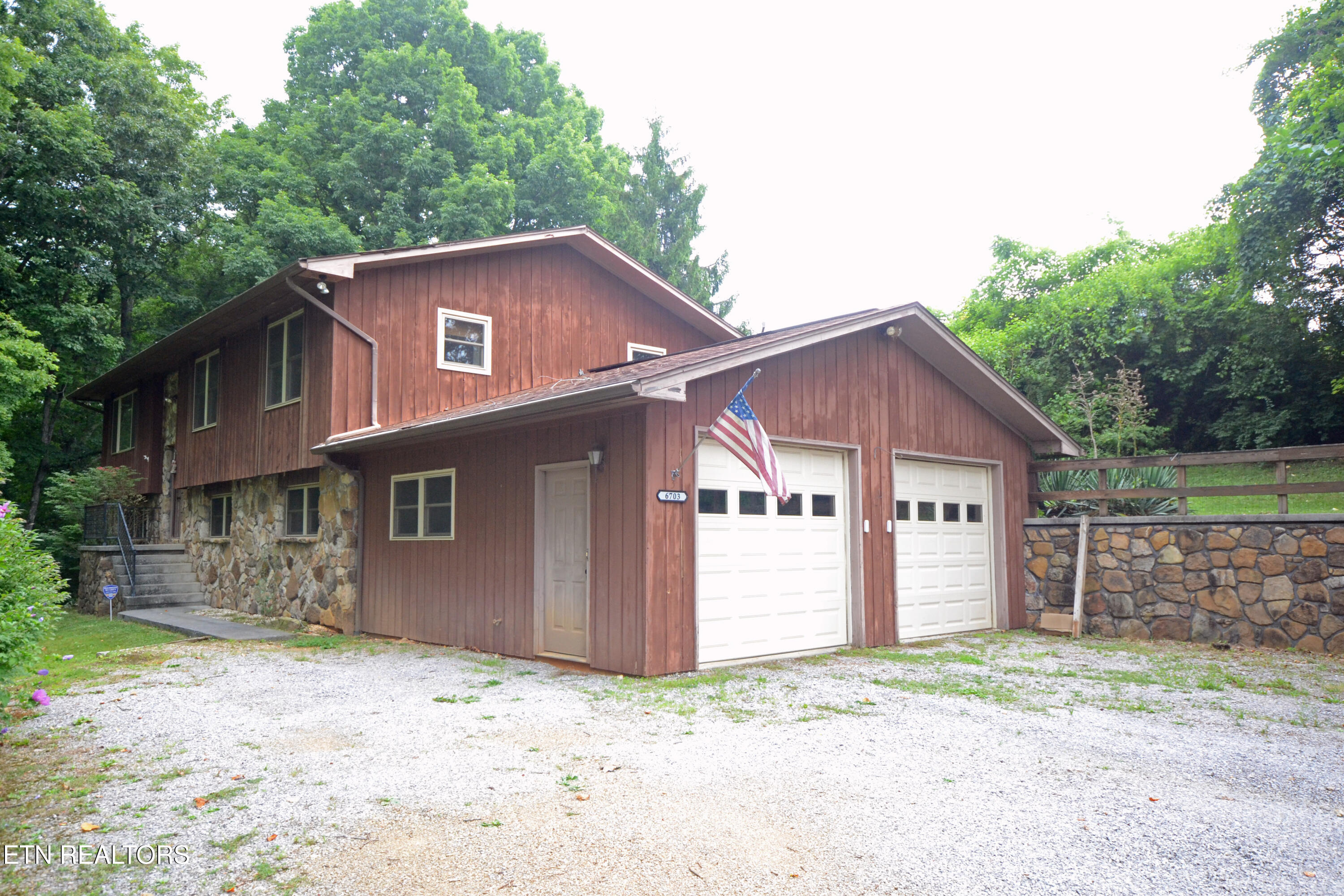 6703 Cate Road Powell, TN 37849 - Photo 2 of 25 Front