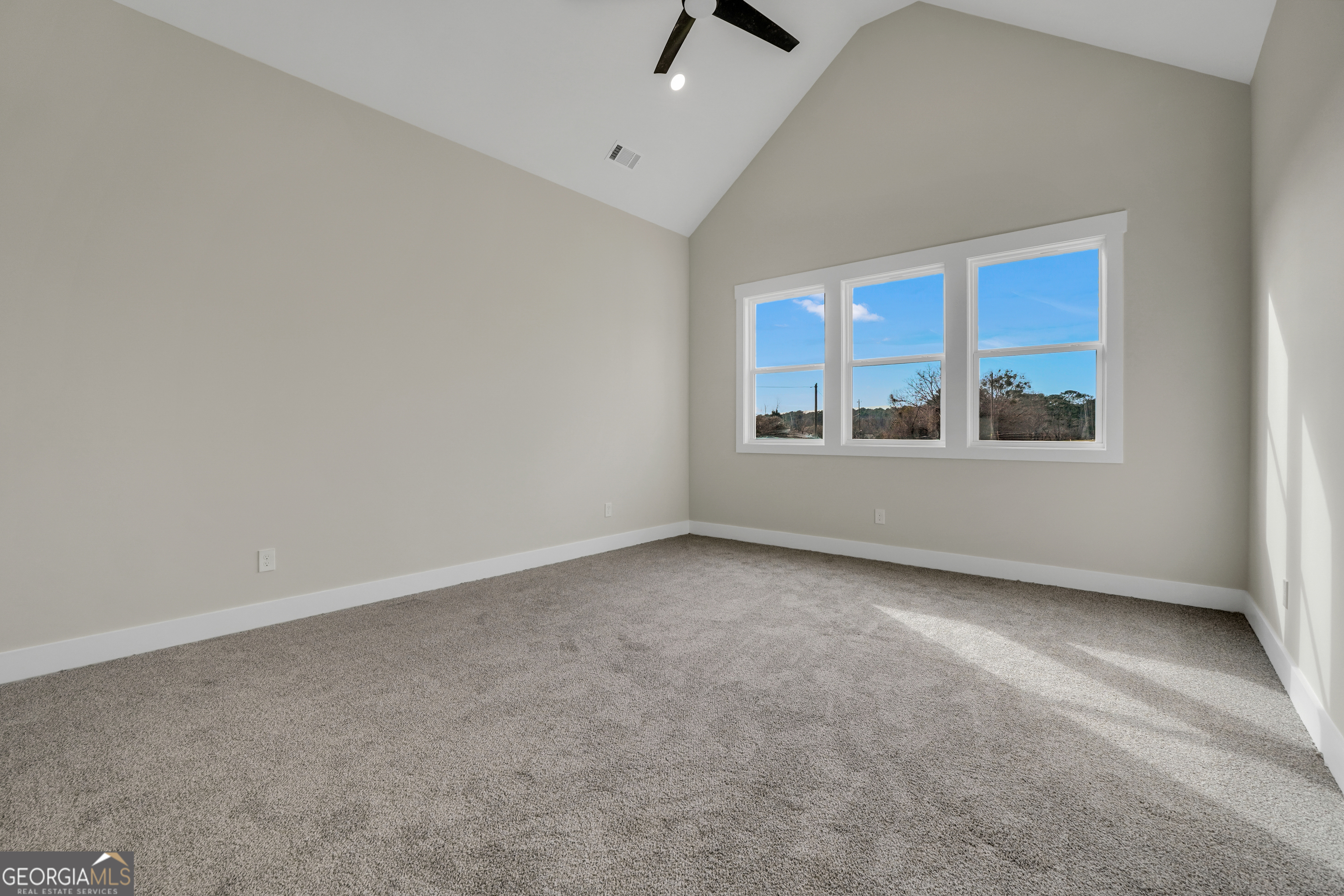 267 East Knight Road McDonough, GA 30252 - Photo 9 of 17 an empty room with a window