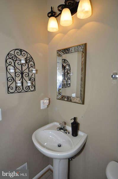 24774 Prairie Grass Drive Stone Ridge, VA 20105 - Photo 15 of 28 Bath