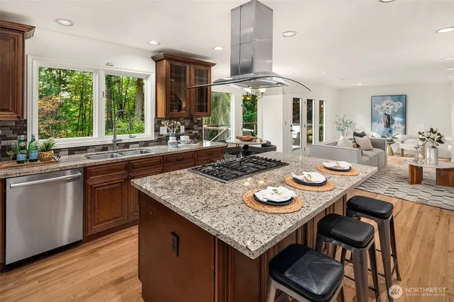 $2,137,375 | 16707 Northeast 124th Street, Redmond, WA 98052