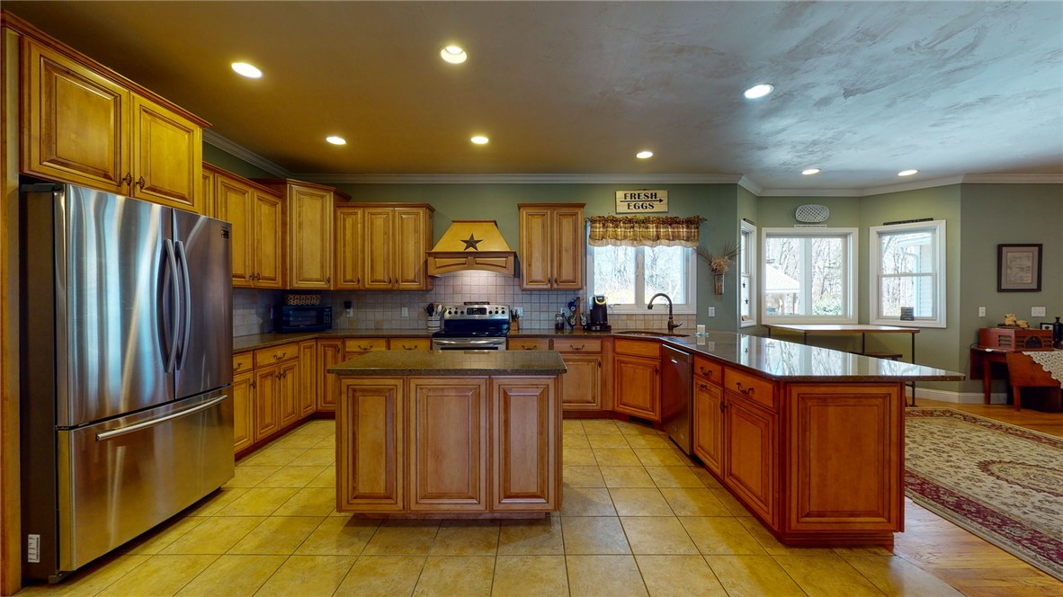 190 Collins Road Hopkinton, RI 02804 - Photo 6 of 46 Gallery Image 6