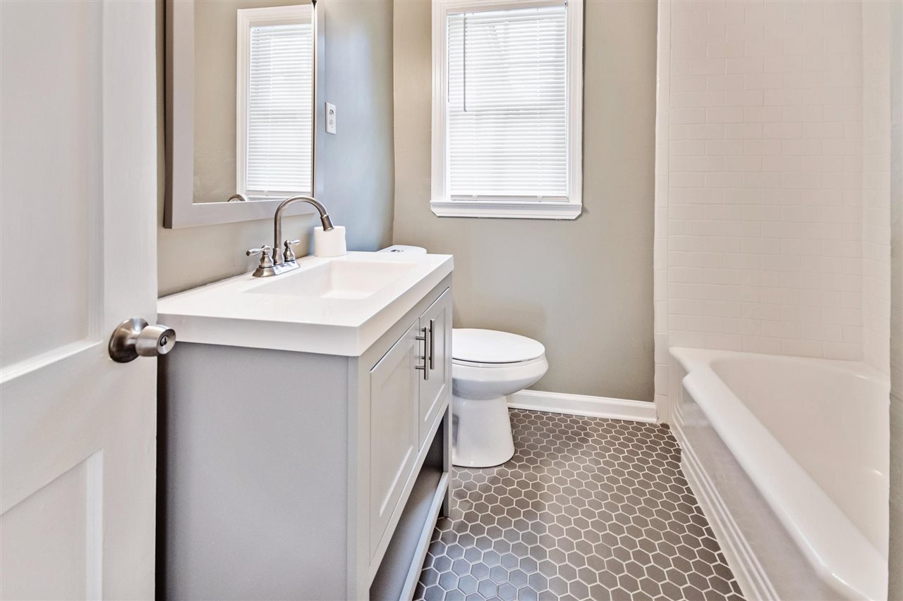 946 Ivy Road Memphis, TN 38117 - Photo 13 of 21