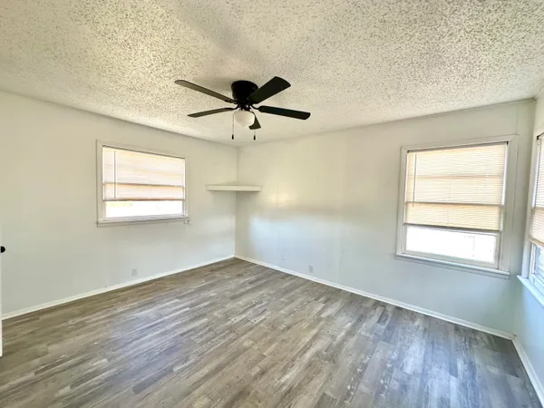 $109,900 | 1827 8th Street, Levelland, TX 79336