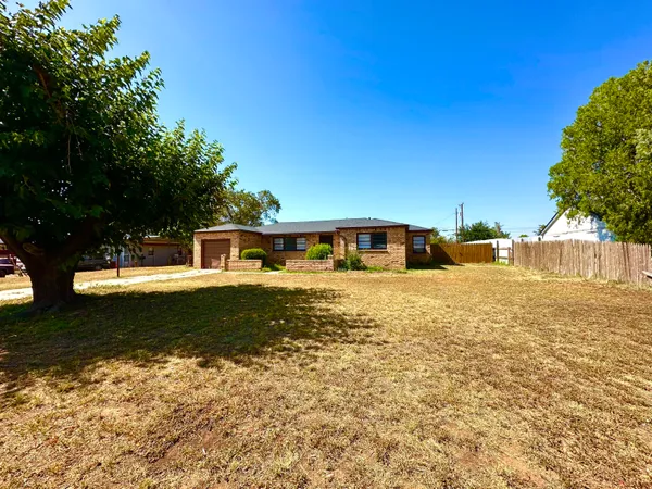 $109,900 | 1827 8th Street, Levelland, TX 79336