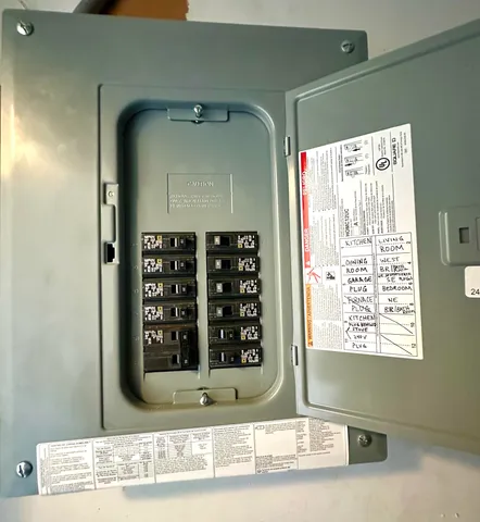 a view of front door with entryway