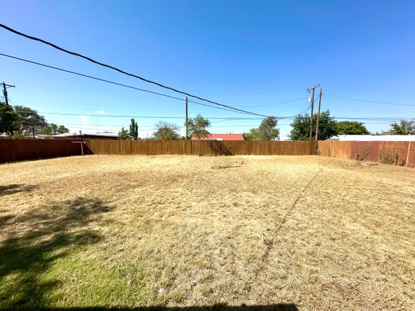$109,900 | 1827 8th Street, Levelland, TX 79336