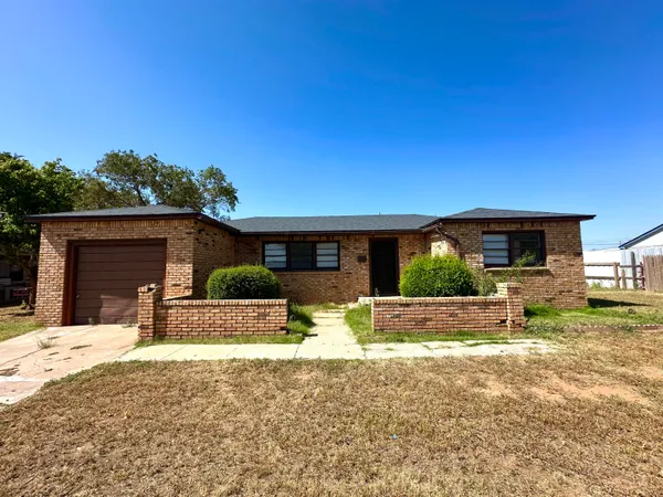 $109,900 | 1827 8th Street, Levelland, TX 79336