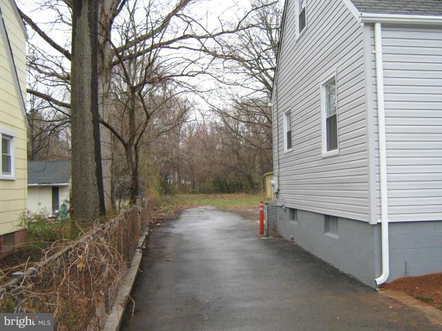 9242 Annapolis Road Lanham, MD 20706 - Photo 3 of 17 Exterior (General)
