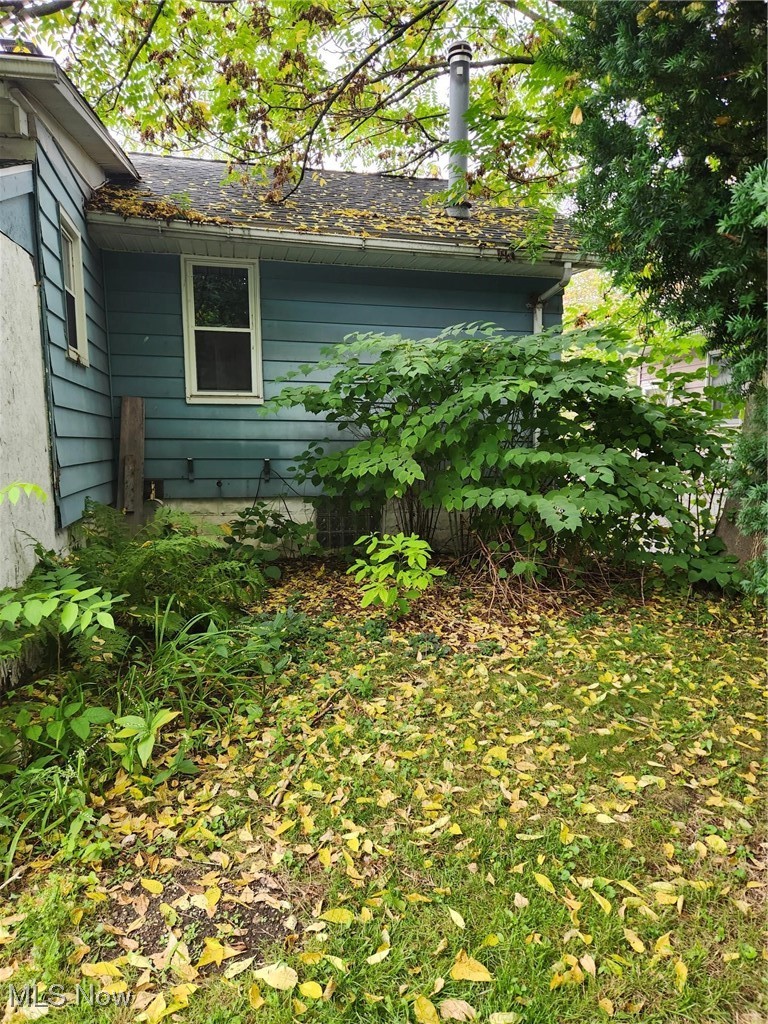 1227 Murray Avenue Akron, OH 44310 - Photo 4 of 19