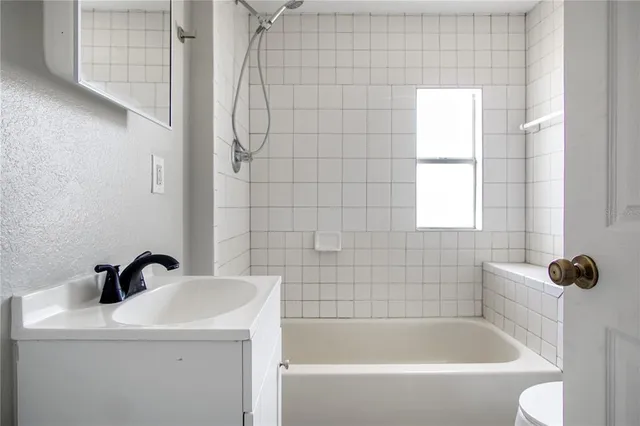 $975 | 1002 Avenue East, Unit 4, Haines City, FL 33844