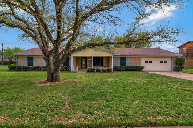 $320,000 | 319 Allen Drive, Justin, TX 76247