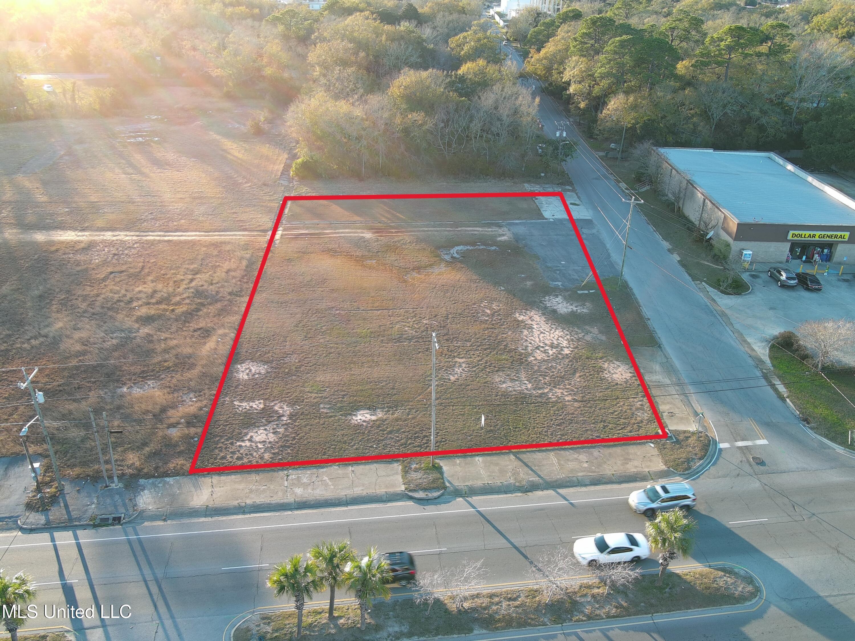 MAX_0409_RED OUTLINE