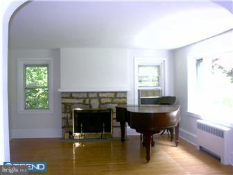 144 Moredun Road Philadelphia, PA 19115 - Photo 9 of 9 Living Room