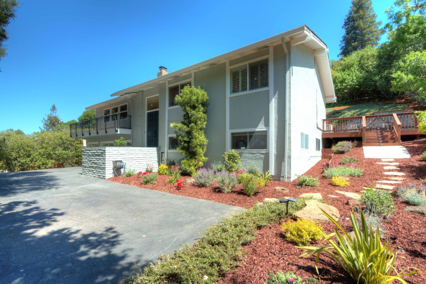 828 Nash Road Los Altos, CA 94024 - Photo 1 of 24 Gallery Image 1