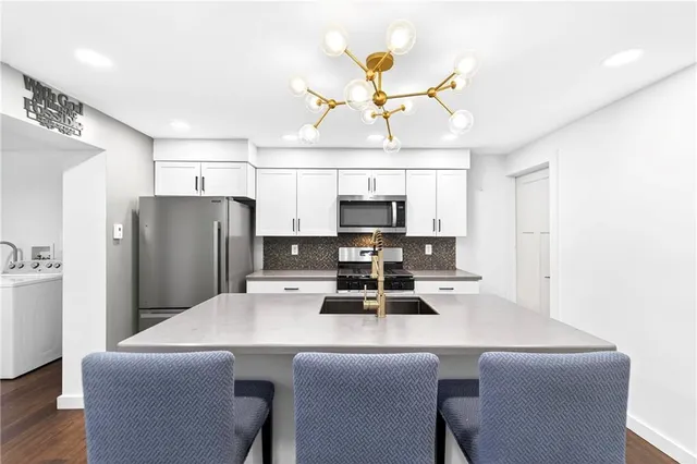 a view of a storage & utility room with washer and dryer